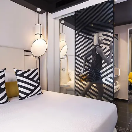 Ekta Champs Elysées Hotel 4*