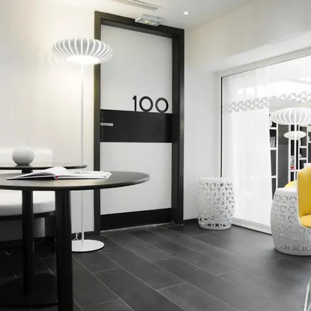 Ekta Champs Elysees Hotel