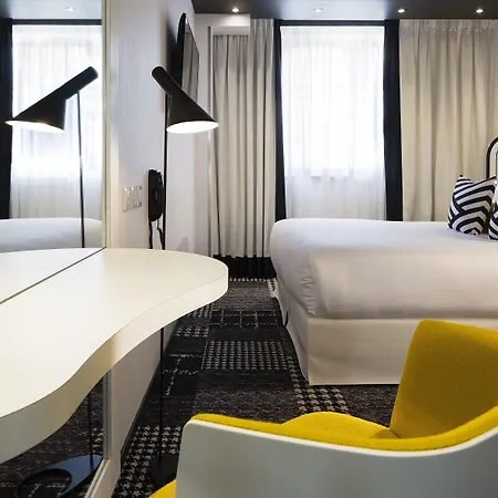 Ekta Champs Elysées París