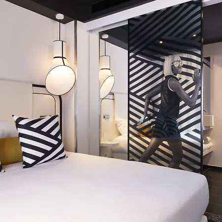 Hotel Ekta Champs Elysées París