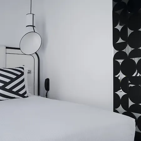 Hotel Ekta Champs Elysées París