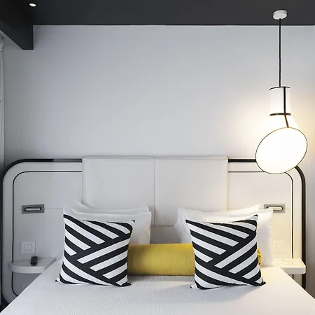 Ekta Champs Elysées Hotel París