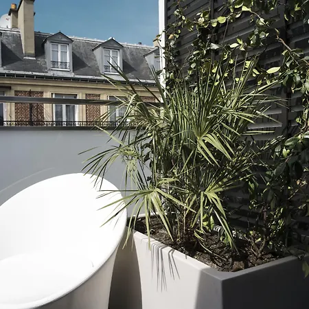 Ekta Champs Elysées París