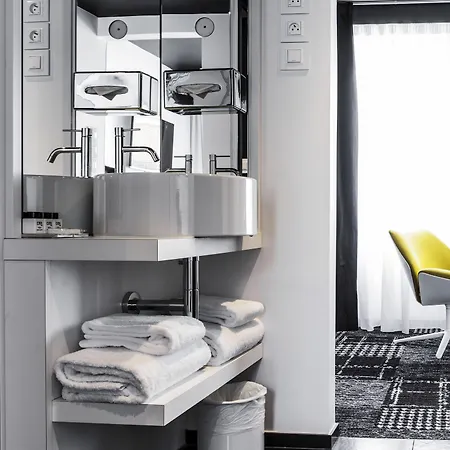 Ekta Champs Elysées París