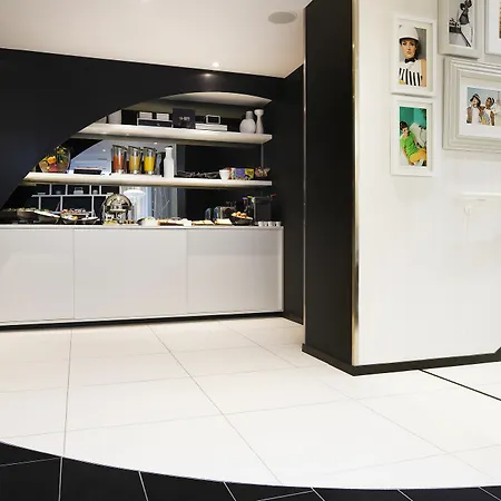 Hotel Ekta Champs Elysees 4*