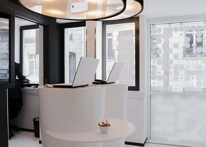 Hotel Ekta Champs Elysees Paris