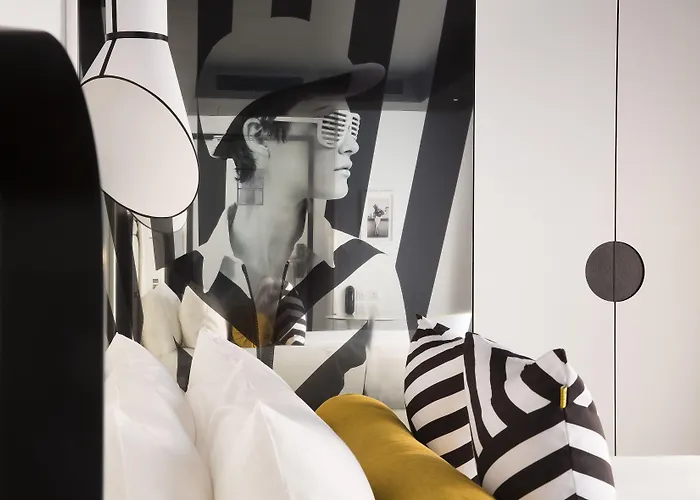 Ekta Champs Elysees Hotel