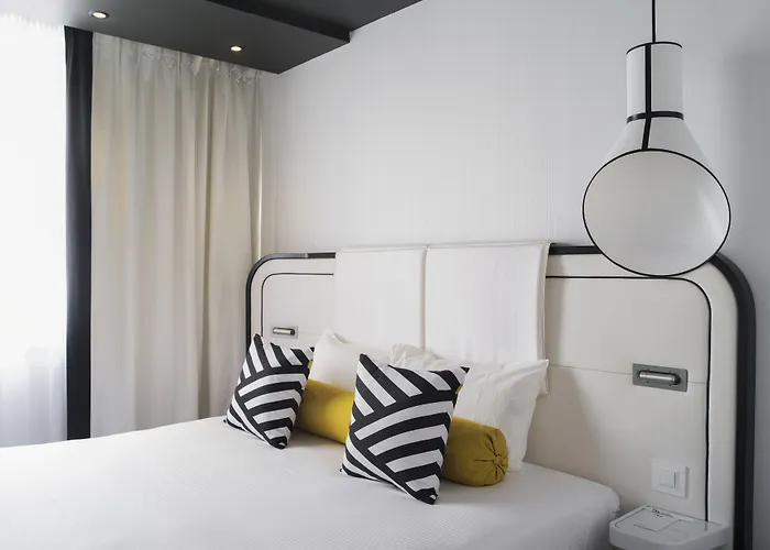 Hotel Ekta Champs Elysees Paris