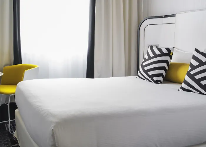 Hotel Ekta Champs Elysees 4*