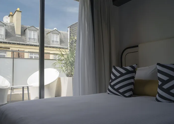 Ekta Champs Elysees 4* Paris