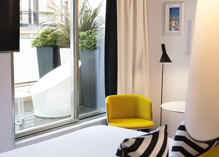 Hotel Ekta Champs Elysees Paris