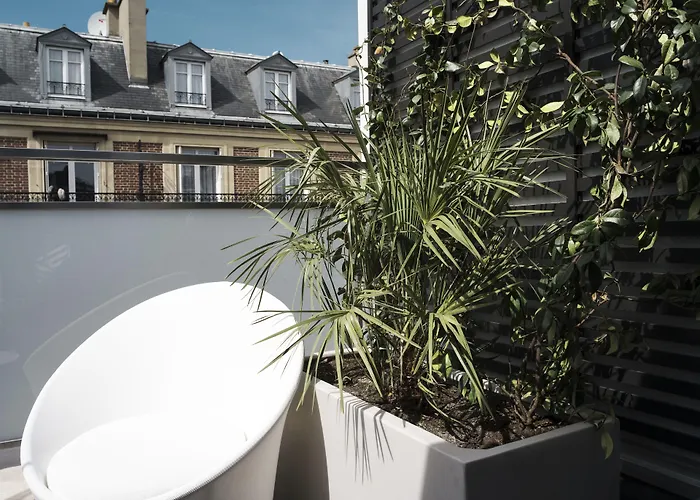 Ekta Champs Elysees Paris