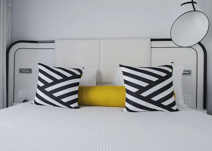 Ekta Champs Elysees Paris