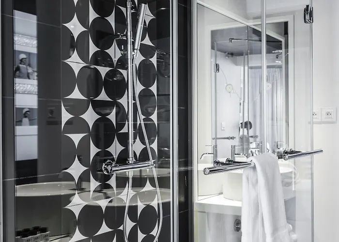 Hotel Ekta Champs Elysees Paris