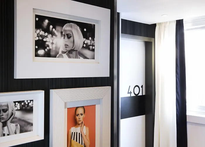 Hotel Ekta Champs Elysees Paris