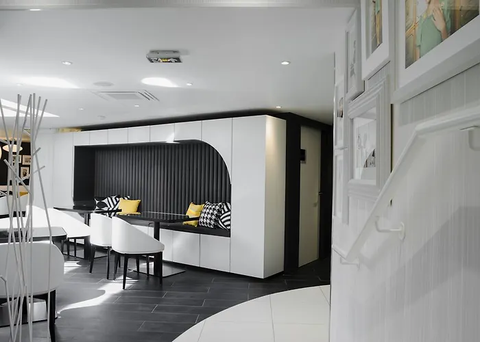 Hotel Ekta Champs Elysees Paris