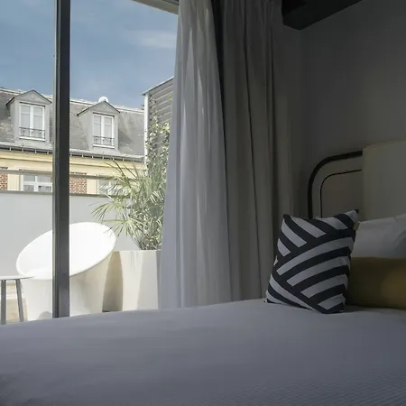 Ekta Champs Elysees Hotel