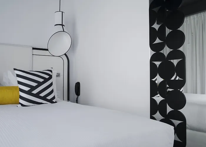 Hotel Ekta Champs Elysees Paris